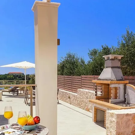 Sleeps 4 With Pool Air Con And Wifi Μουσάτα