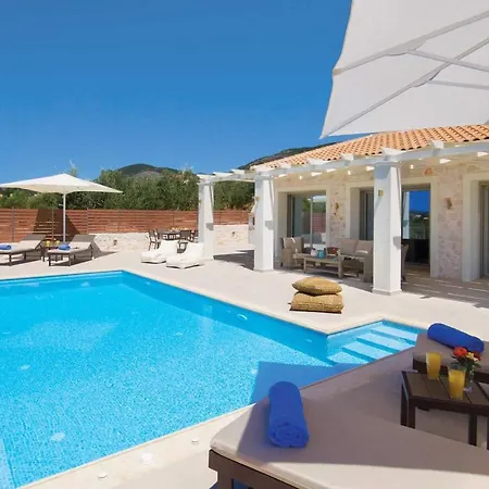 Sleeps 4 With Pool Air Con And Wifi