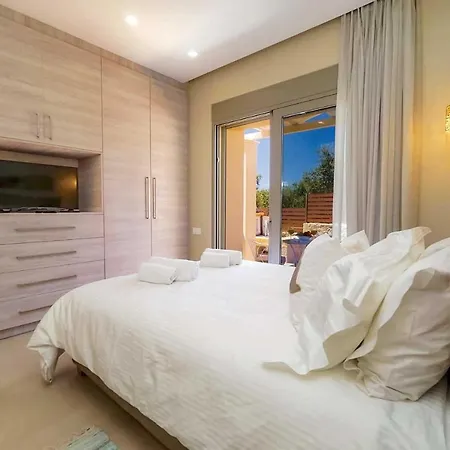 Βίλα Sleeps 4 With Pool Air Con And Wifi Μουσάτα