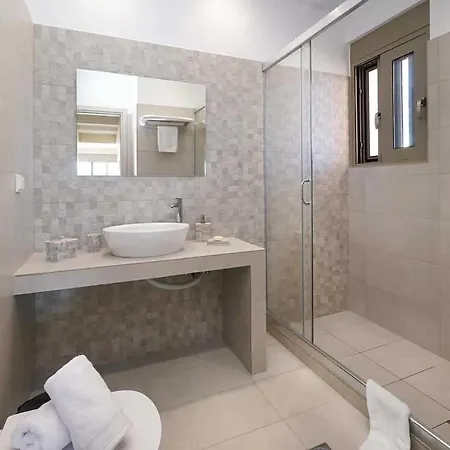 Sleeps 4 With Pool Air Con And Wifi